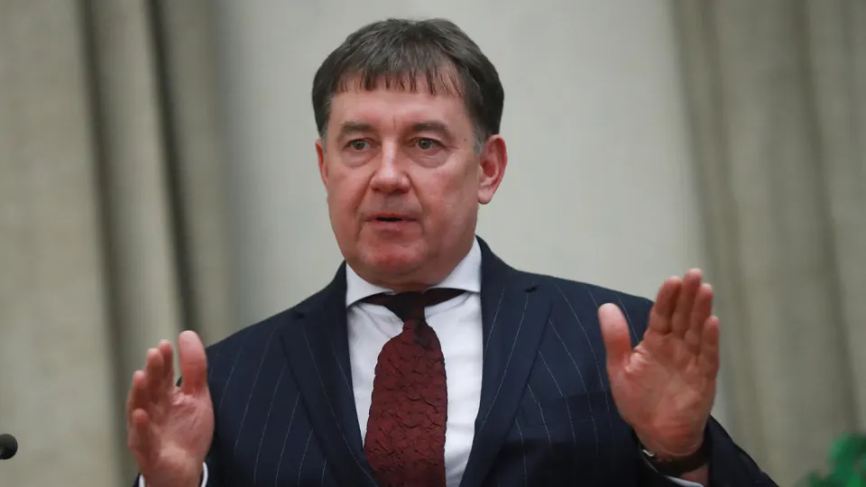 Мосгорсуд оставил в силе решение о национализации более 100 объектов недвижимости и сети бизнес-отелей Marton на 9 млрд рублей, связанных с бывшим председателем Совета судей России Виктором Момотовым, которого Генпрокуратура связывает с криминальными авторитетами и нелегальным бизнесом.