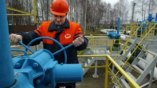 С 1 мая прекращается прокачка казахстанской нефти по нефтепроводу «Дружба» в Европу, что осложняет поставки сырья для Германии и Венгрии на фоне мирового дефицита нефти из‑за войны в Иране и блокировки Ормузского пролива.