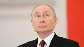 Во время форума «Малая родина — сила России» Владимир Путин сравнил нынешнюю ситуацию с Великой Отечественной войной, заявив, что вся страна должна работать на фронт, и пообещал продолжить создание «зоны безопасности» на границе с Украиной и добиваться выполнения целей спецоперации.