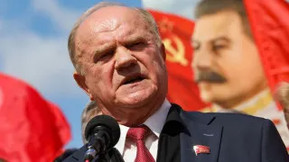 Лидер КПРФ Геннадий Зюганов на заседании Госдумы заявил, что из‑за тяжелого состояния экономики Россия может столкнуться с ситуацией, напоминающей 1917 год, и связал свою критику с прозвучавшим ранее видеообращением блогера Виктории Бони к президенту Владимиру Путину.
