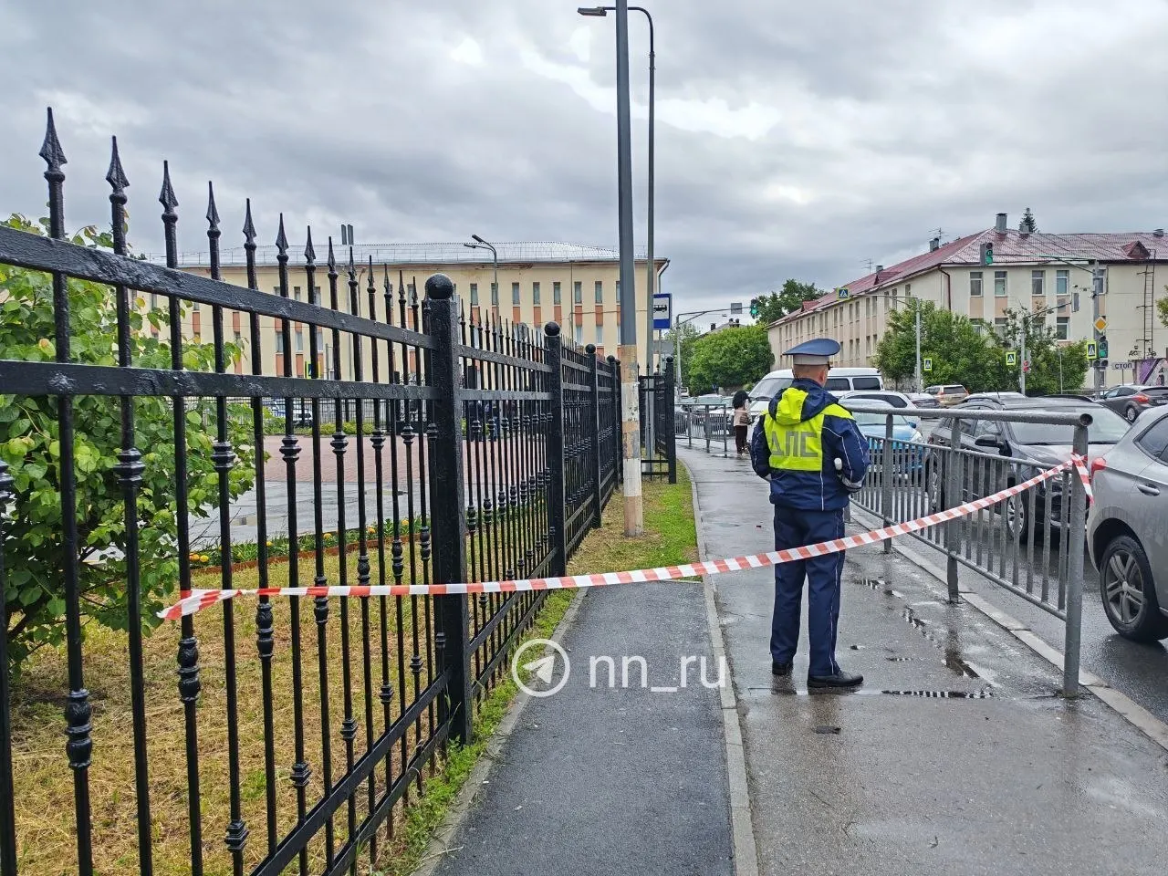 Минобороны сообщает о 62 сбитых дронах по всей России. В Нижнем Новгороде здание областного суда получило повреждения, предварительно пострадавших нет; на месте работают полиция, МЧС и спецслужбы.