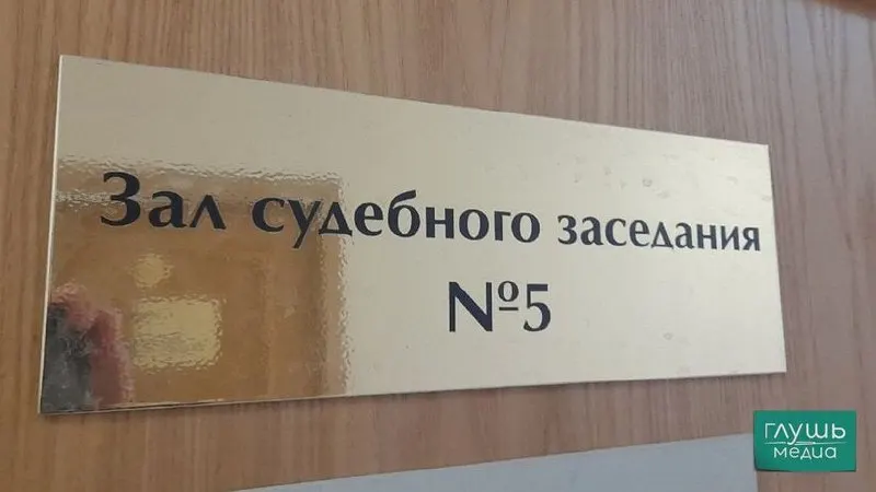 Верховный суд предложил смягчить требование о высшем юридическом образовании для секретарей судебных заседаний — допускается привлечение студентов юридических факультетов из‑за большой нагрузки и низких зарплат.