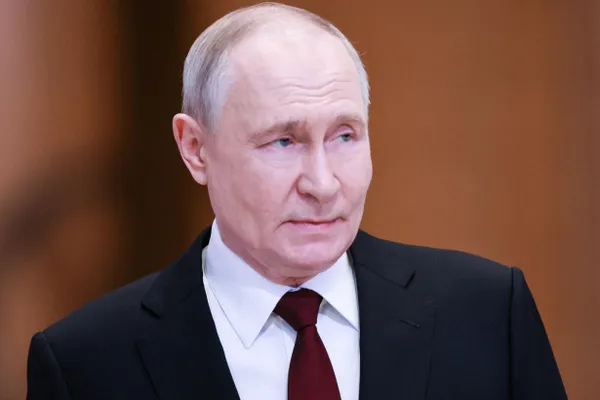 МИД РФ вызвал в Москву посла в Армении Сергея Копыркина в ответ на шаги ереванского руководства по сближению с ЕС; отзыв носит демонстративный характер и снижает уровень дипломатических отношений.