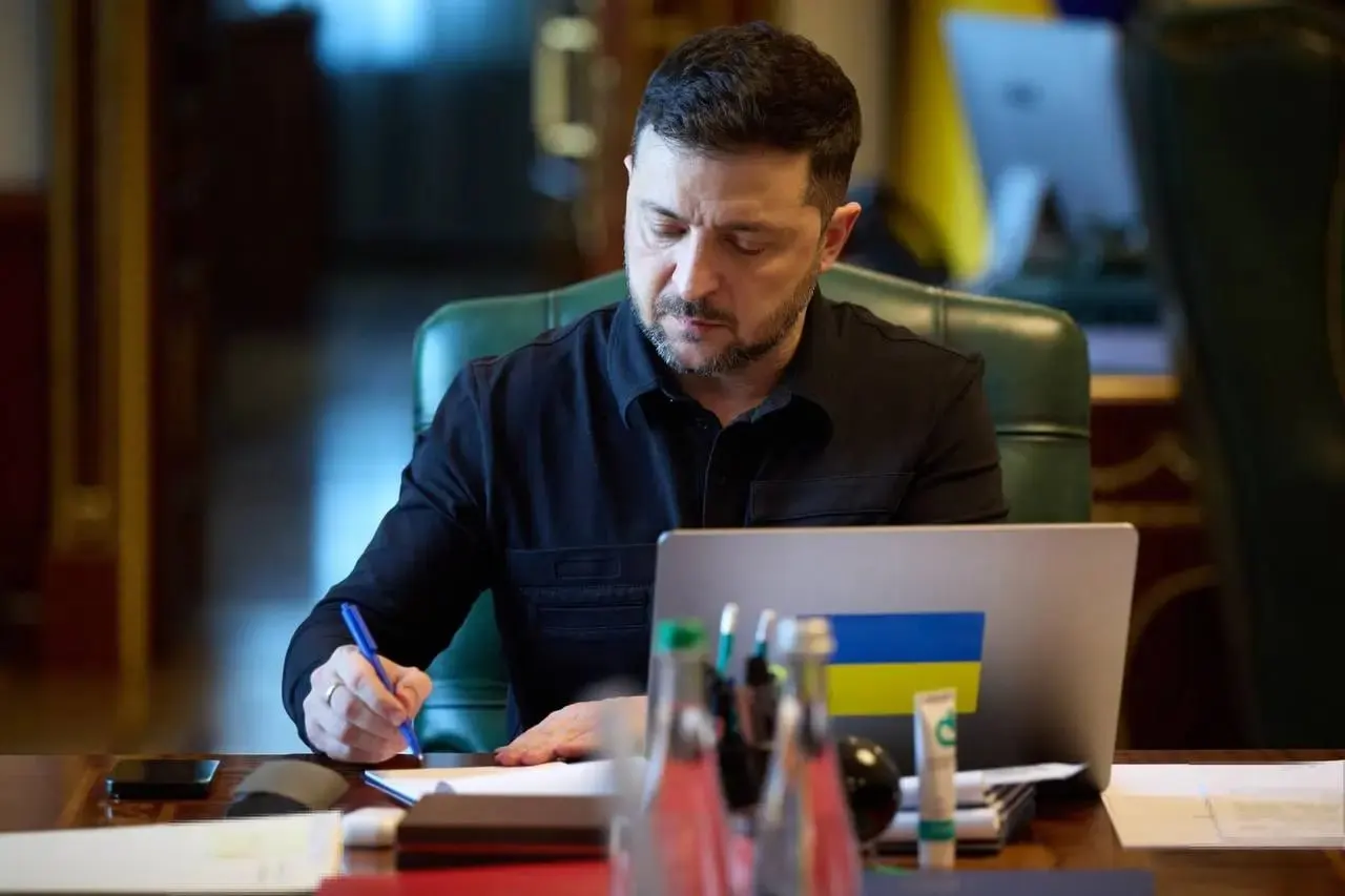 Украина объявила о прекращении огня с 00:00 6 мая; Киев утверждает, что официальных предложений от Москвы не поступало и будет отвечать зеркально.