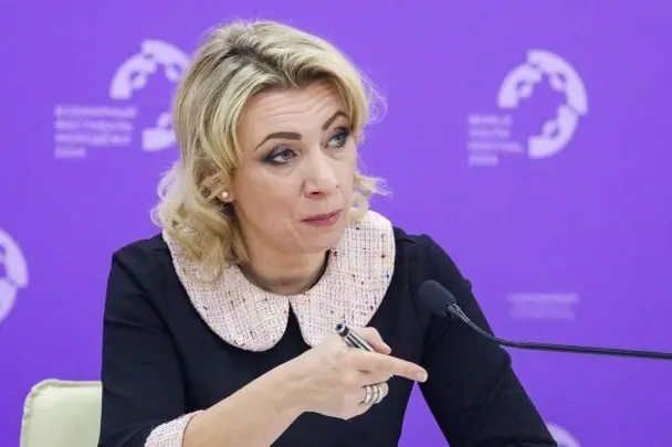 Официальный представитель МИД РФ заявила, что сотрудники Госдепа уведомляют семьи дипломатов о том, что их дети, рожденные в США, автоматически считаются американскими гражданами, хотя семьи не подавали соответствующих заявлений.