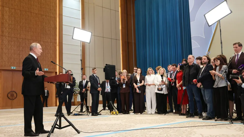 На пресс-конференции по итогам саммита ЕАЭС президент предупредил об угрозе для Армении при евроинтеграции и заявил, что у России есть средства для жёсткого ответа на возможные удары по Калининграду.