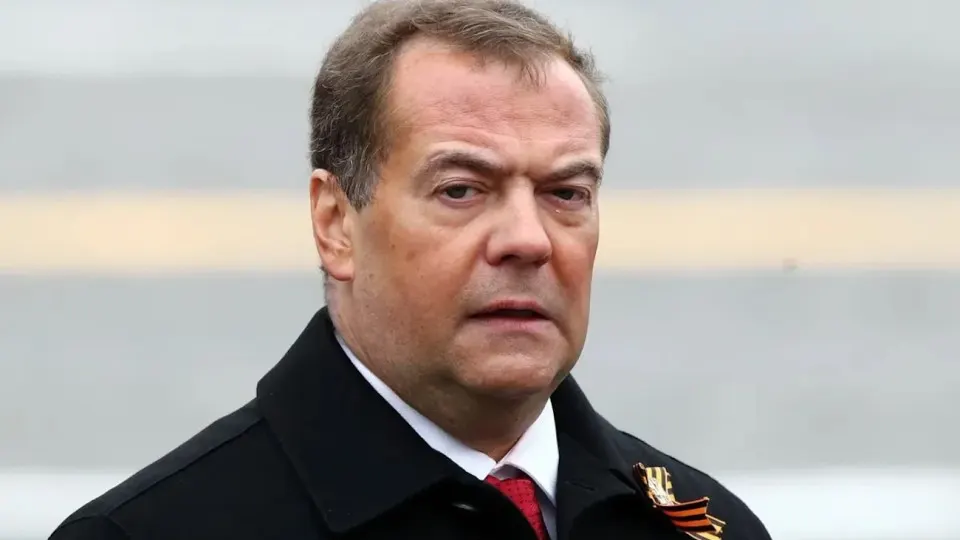 Закон снимает обязанность обязательного аудита с личных фондов и начнёт применяться к отчётности за 2025 год; одновременно в отчётах отмечен резкий рост активов фондов, связанных с элитой и военной поддержкой.