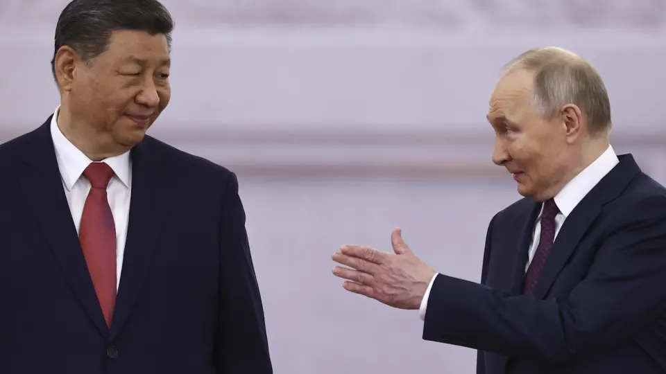 Президент Владимир Путин совершит пятый с 2022 года визит в Китай, где на переговорах с Си Цзиньпином намерен добиваться одобрения проекта газопровода «Сила Сибири‑2»; в делегацию войдут руководители «Роснефти» и «Газпрома», а также ряд вице‑премьеров и министров.