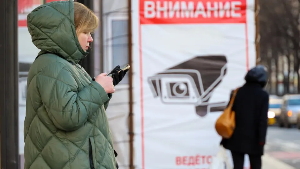 В государственных мессенджерах без согласия пользователей стали удалять сообщения с ключами для VPN; при повторной отправке аккаунт может выкинуть. Одновременно ряд госсервисов ужесточает ограничения на использование VPN.