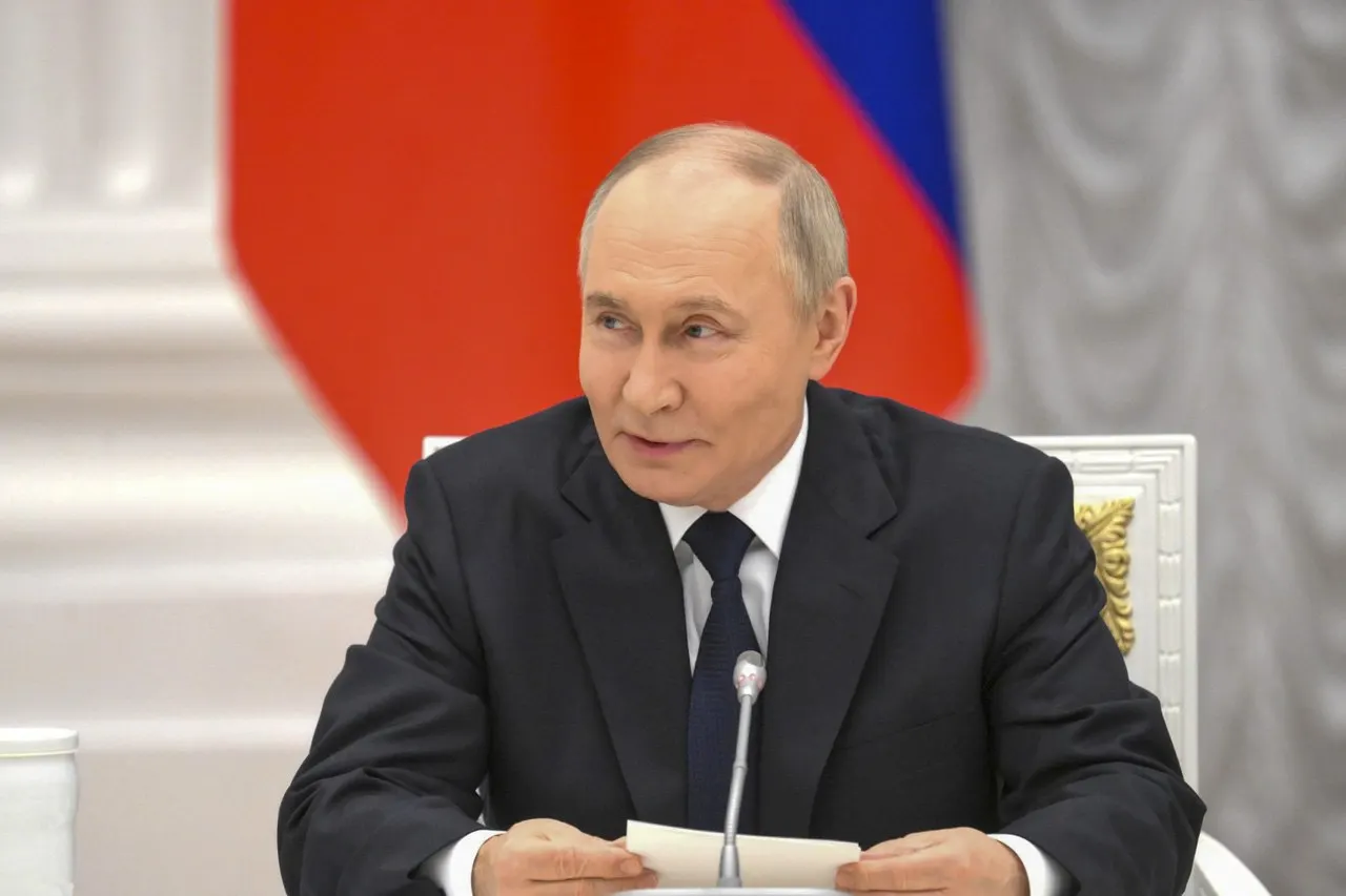 Во время общения с журналистами президент отреагировал на слова министра иностранных дел Литвы о возможных ударах по российским объектам в Калининградской области и заявил, что Россия располагает средствами для зеркального ответа.