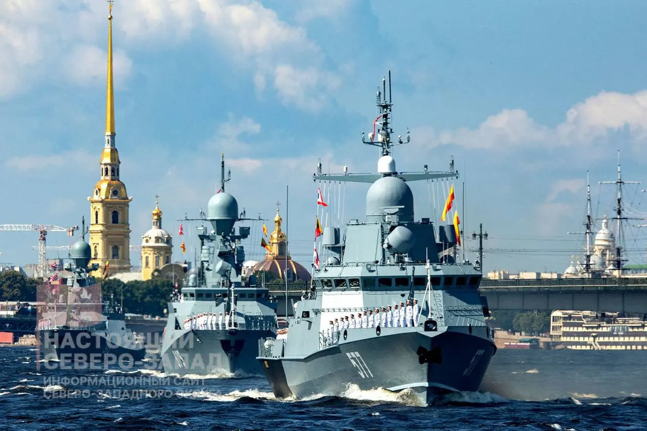 В Санкт-Петербурге второй год подряд не будет главного военно-морского парада ко Дню ВМФ: решение, по данным источников, принято Минобороны из‑за «общей обстановки».