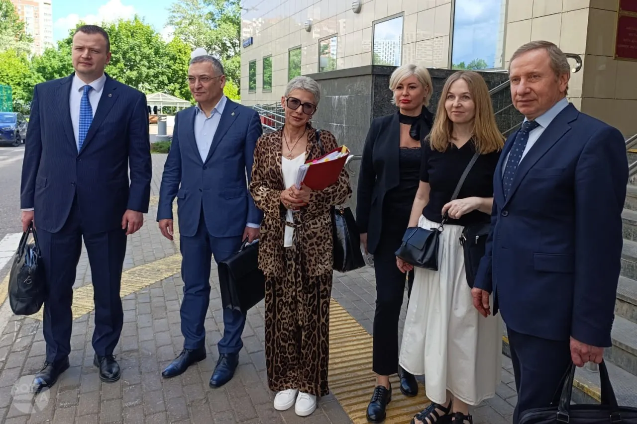 Апелляция оставила в силе решение о лишении статуса адвокатов Алексея Басистова, Дмитрия Проводина и Юлия Тая по иску Минюста; их защитники утверждают о нарушении процедуры и превышении полномочий.