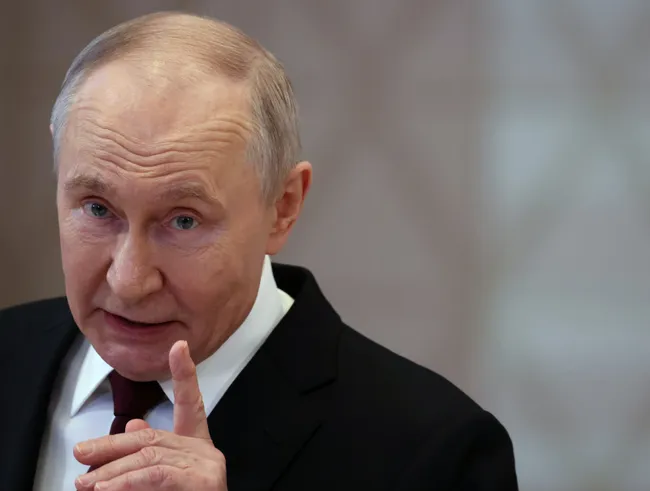 В 25‑минутном интервью 28 июня президент заявил, что дефицит топлива в России «не критический», изложил меры по его преодолению, отверг предложенные Киевом условия прекращения ударов и прокомментировал результаты саммита в Анкоридже.