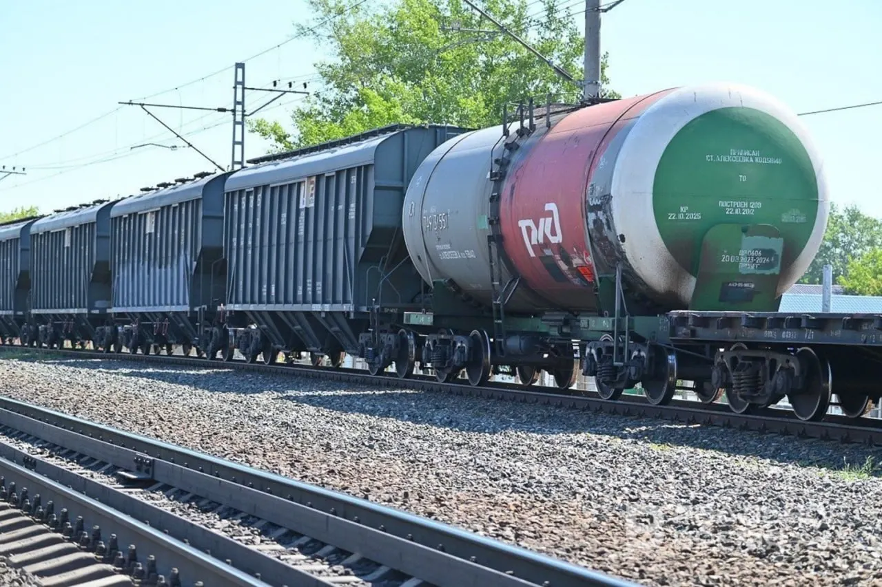 Штаб будет обеспечивать приём и доставку нефтегрузов с учётом оперативной обстановки, с особым вниманием к авиакеросину и лимитирующим направлениям.
