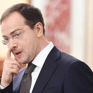 Помощник президента выступил за возвращение обязательной отработки для тех, кто учится за счёт государства, предлагая ввести распределение и трудовые контракты для выпускников.