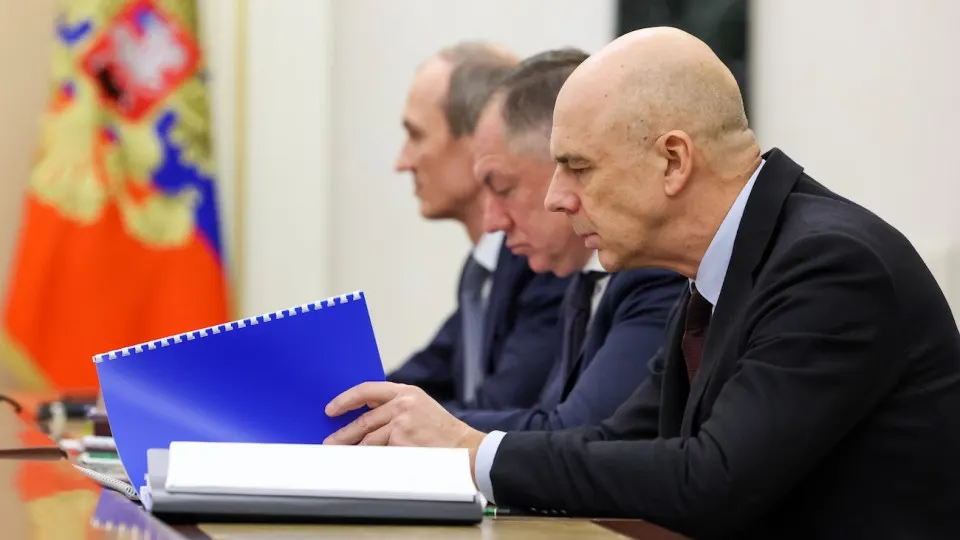 Индекс облигаций RGBI обновил годовой минимум, доходности длинных ОФЗ выросли до 15,5% — рост долговой нагрузки и увеличение военных расходов усиливают бюджетные риски.