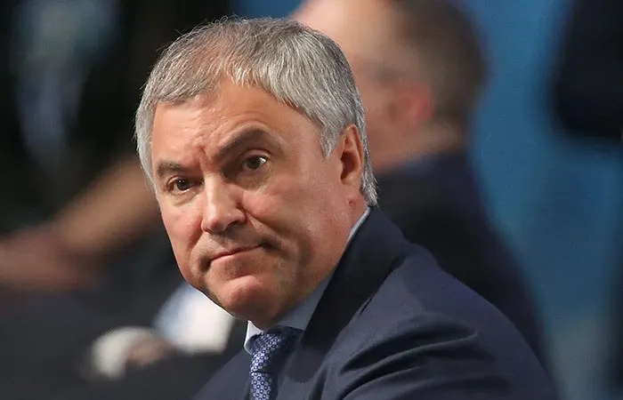 Председатель Госдумы Вячеслав Володин заявил на обсуждении законопроекта о стабилизации топливного рынка, что политизация вопросов бензина опасна и выглядит как попытка расколоть общество.