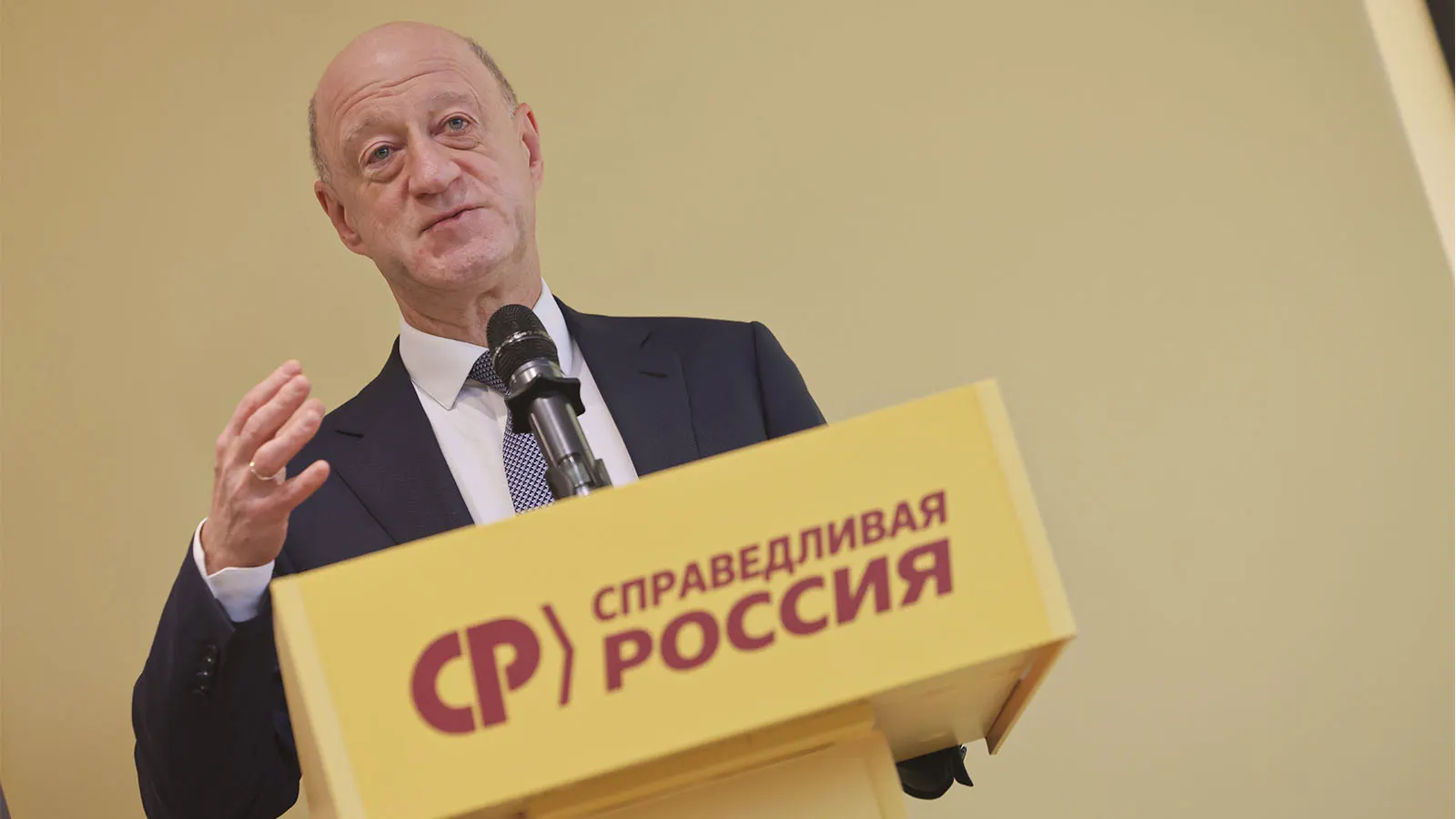 Кадровые перестановки в одной из ведущих партий на фоне болезни Сергея Миронова: обсуждают назначение нового руководителя и возможное место Миронова в руководстве палаты.