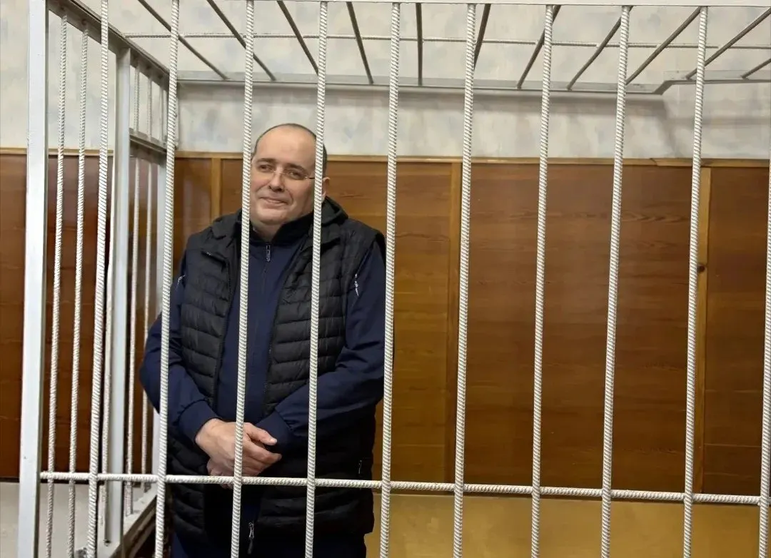 Бывшее должностное лицо признано виновным в получении крупной взятки. Суд вынес новый приговор: совокупный срок — 14 лет и крупные штрафы.