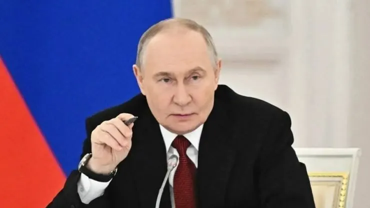 Президент России подписал указ о передаче долей Nestlé Кубань и Nestlé Россия во временное управление компанией «Л.Е.В. Менеджмент», а также активов логистической компании и сетей гипермаркетов.
