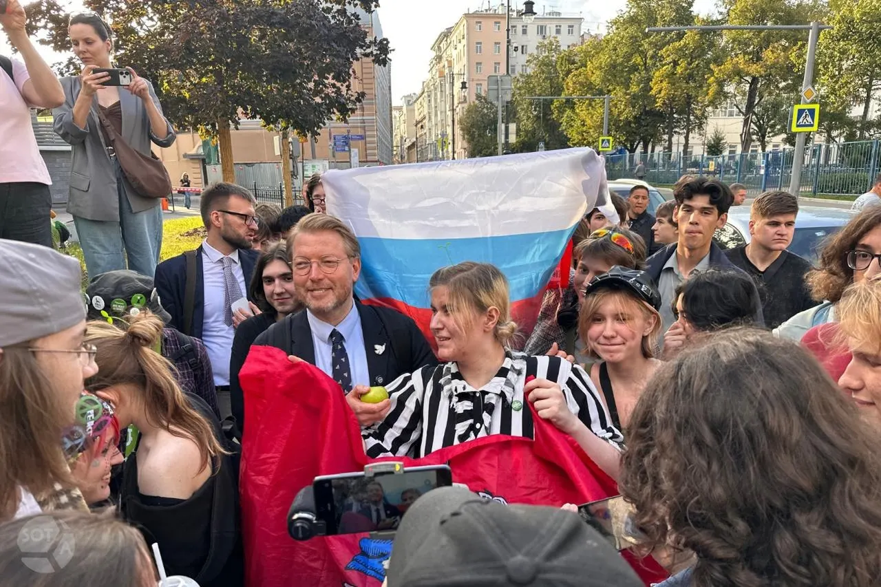 Жалобу объемом 64 страницы подало 2 сентября. В Верховном суде её рассмотрели примерно за сутки. Мотивы отказа пока неизвестны.