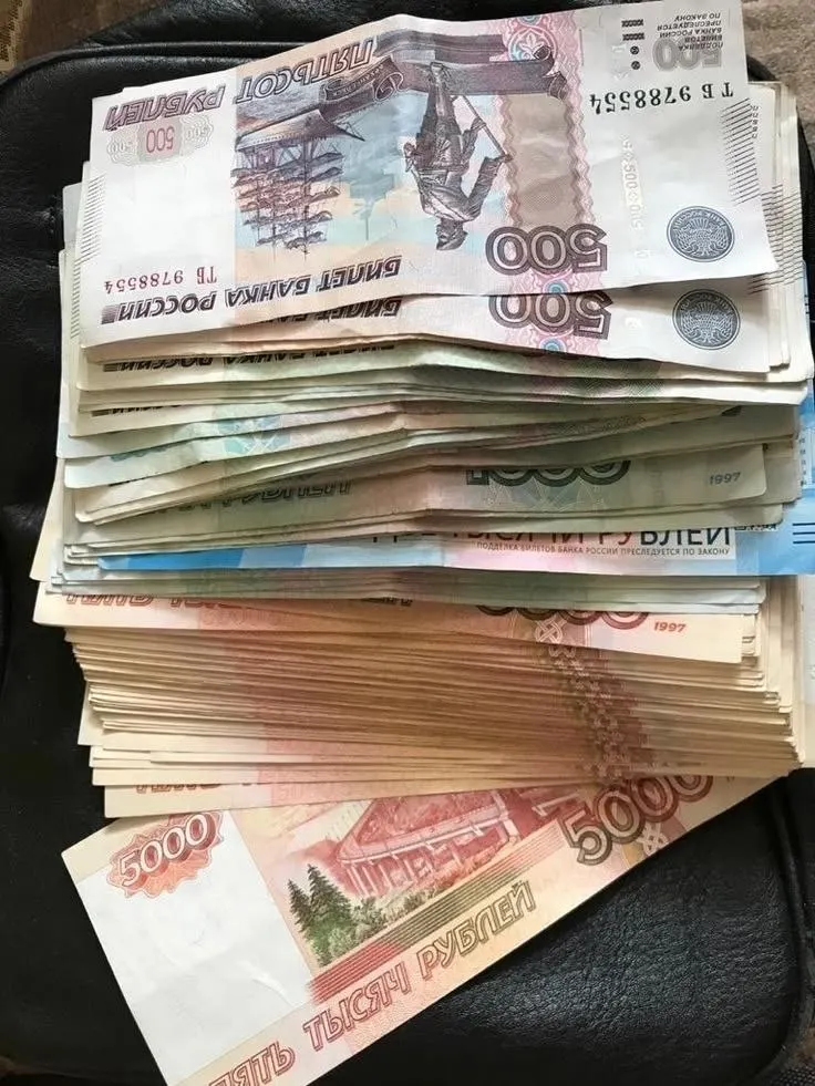 Предлагается ввести для всех работающих годовую премию, часто называемую 13-й зарплатой. Законопроект уже внесён в Госдуму.