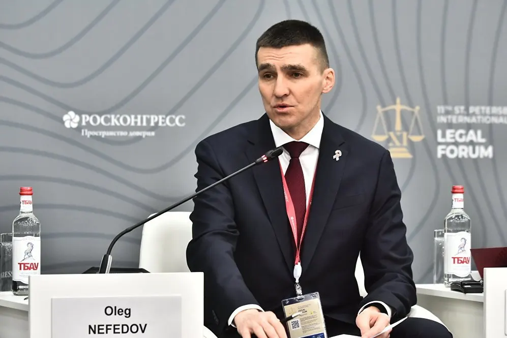 Высшая квалификационная коллегия судей 26 мая рассмотрит рекомендацию кандидатуры судьи Олега Нефедова на должность заместителя председателя Верховного Суда — руководителя коллегии по гражданским делам. Ранее Нефедов выносил решения о признании «международного движения ЛГБТ» и «Международного движения сатанизма» экстремистскими, а также относил к экстремистским юридическое лицо, связанное с ФБК.