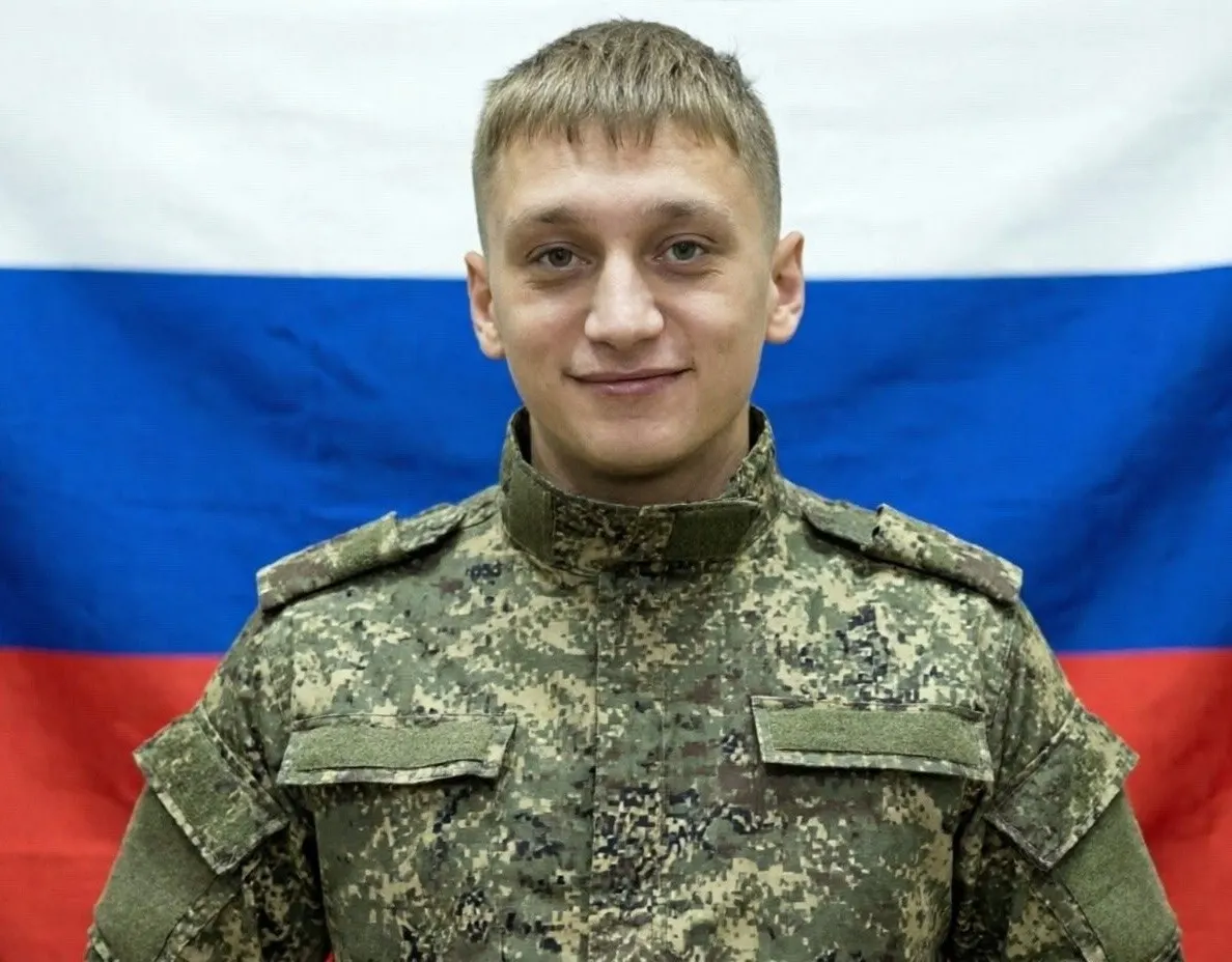 23-летний студент подписал контракт на службу в войсках беспилотных систем в начале января и погиб в апреле; родственники говорят о массовой вербовке учащихся.