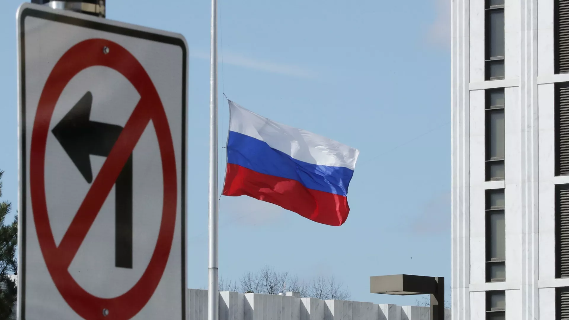 В новый пакет британских ограничений вошли руководители молодёжных движений, сотрудники Агентства социального проектирования и ряд юридических лиц; Лондон назвал меры одними из самых жёстких против России.