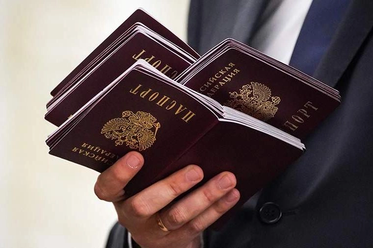 Во второе чтение внесут поправки, которые позволят иностранцам с непогашенной судимостью получать РВП, ВНЖ и гражданство, если их незаконно осудили в других странах за поддержку политики России или за поддержку СВО.