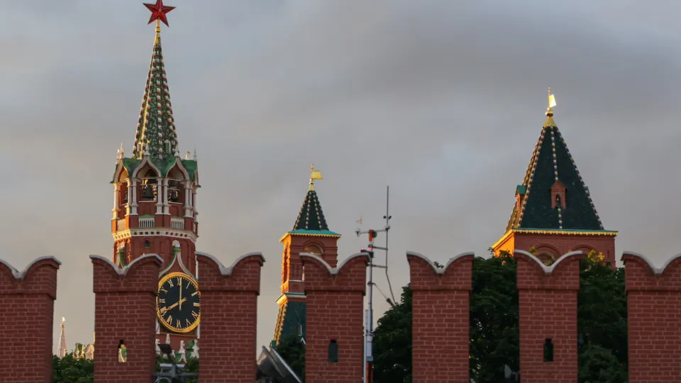 Помощник президента РФ заявил, что возобновление формата США—Украина—Россия возможно лишь после вывода украинских войск из контролируемой Киевой части Донбасса; Москва ранее настаивала на территориальных уступках со стороны Киева.