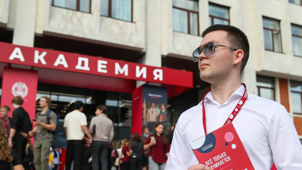 В вузах распространяют предложения о годичной службе в добровольческих отрядах по отражению беспилотных угроз с ежемесячными выплатами 200 тыс. рублей и обучением.