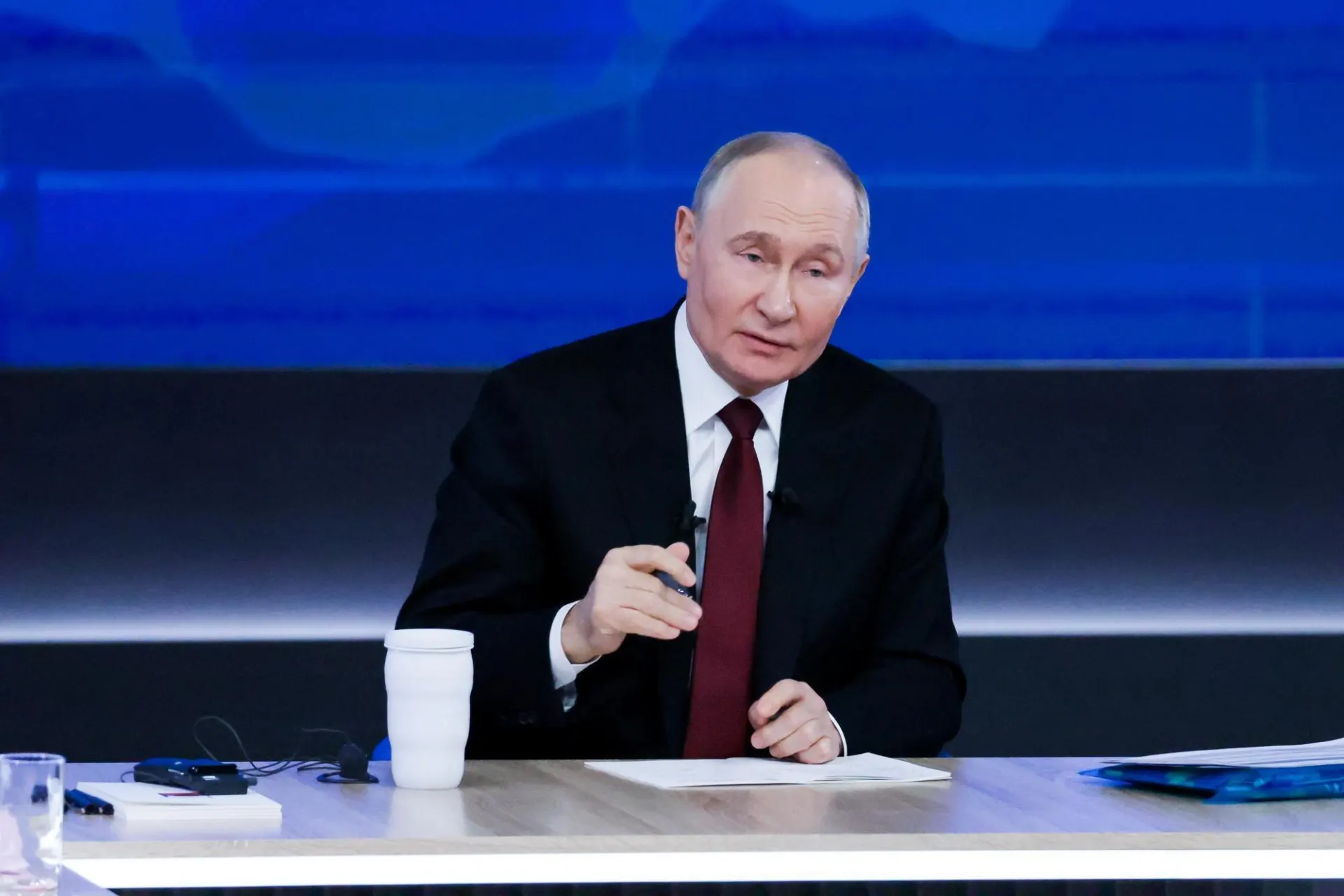 В День медицинского работника президент объявил о мерах по наращиванию медицинских кадров и расширению больничной сети, призвав повысить престиж профессий в здравоохранении.