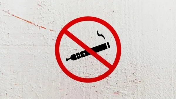 Федеральный закон ограничил срок начала региональных пятилетних запретов на оборот электронных сигарет: запреты не могут вступать в силу раньше 1 марта 2027 года. Нижегородская область и другие регионы изменили ранее объявленные даты.