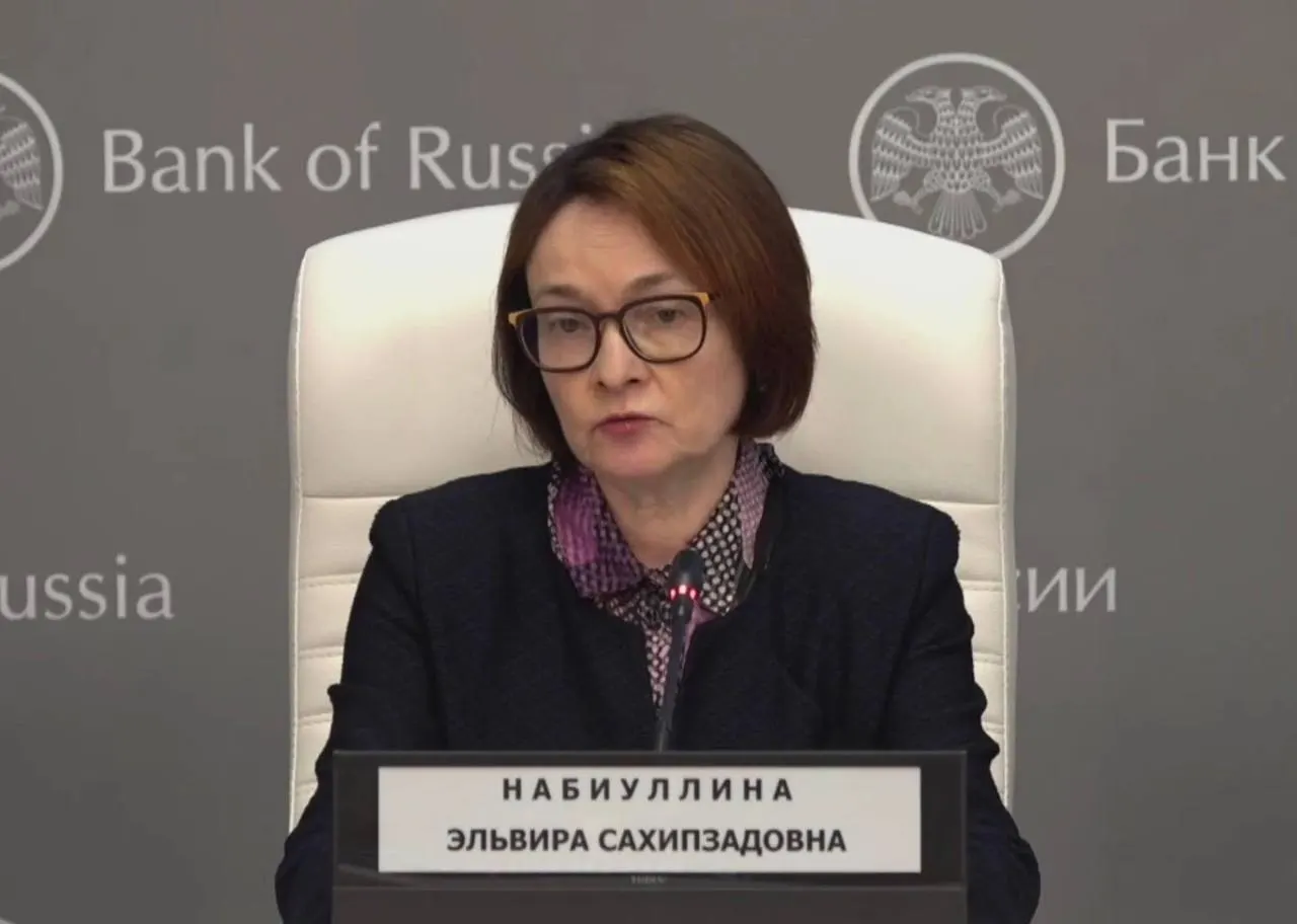 Глава Центробанка вернулась на пресс‑конференцию после отсутствия в начале июня. Она объяснила это простудой и временной потерей голоса и поблагодарила тех, кто переживал за её здоровье.