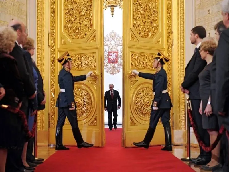 Сегодня в 16:00 по Самаре президент России выступит с большой речью на пленарном заседании ПМЭФ; тема обращения — военная операция в Украине и вмешательство НАТО.