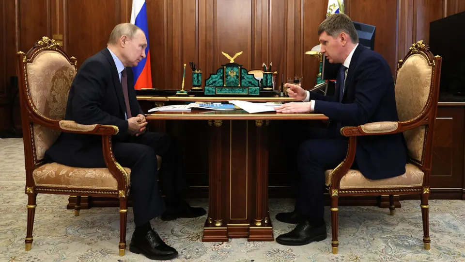 Президент потребовал от властей ускорить рост инвестиций, однако экономические условия — бюджетная экономия, высокие ставки, снижение доверия бизнеса и другие факторы — сдерживают вложения. Эксперты прогнозируют дальнейшее снижение.