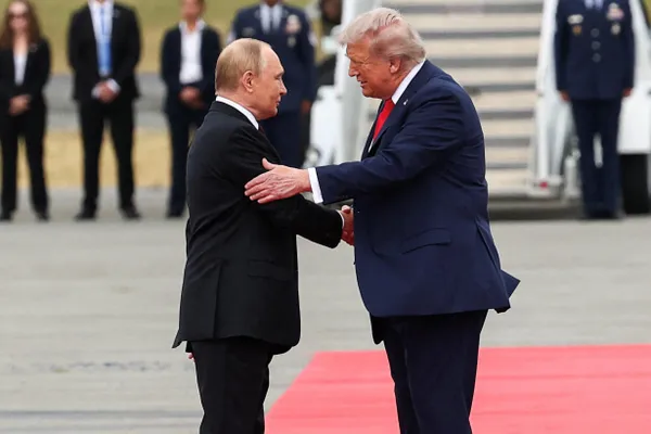 Президент заявил, что Москва готова к мирным переговорным контактам на основе соглашений, достигнутых в Стамбуле весной 2022 года, и напомнил, что тогда они были парафированы украинской делегацией.