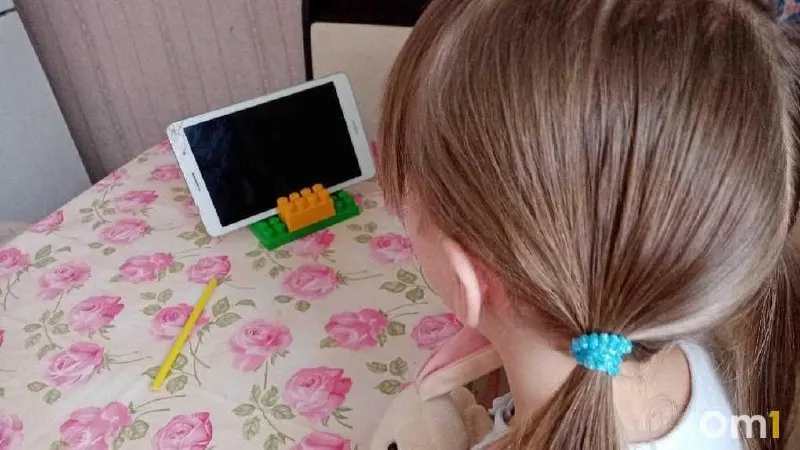 Минцифры и Roblox договорились о соблюдении российского законодательства и усилении защитных мер для детей; в июне появятся возрастные режимы, после чего ведомство просит снять ограничения на доступ к сервису.