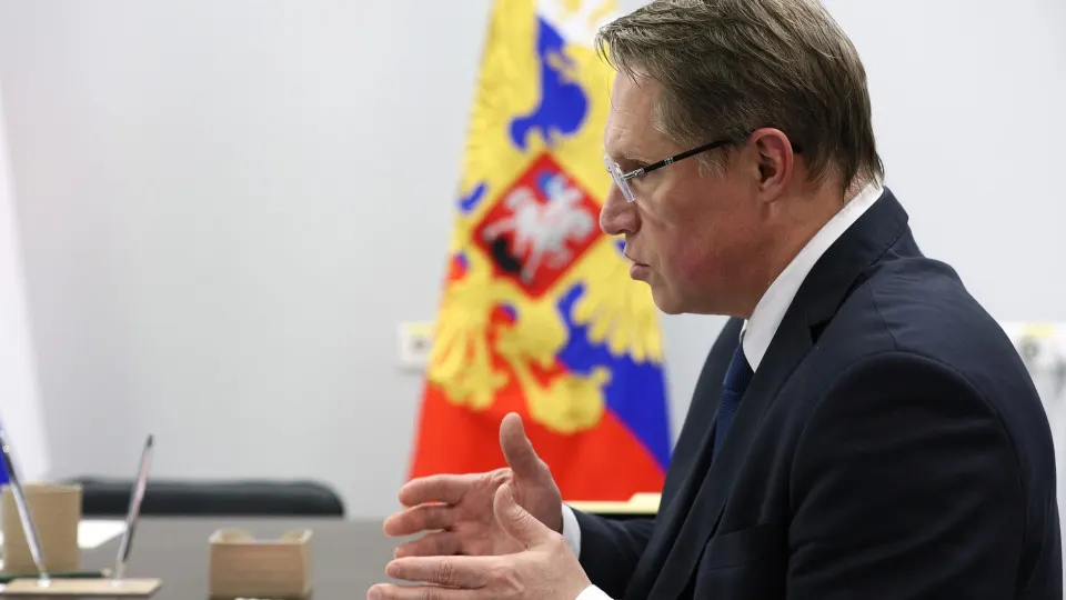 Министр здравоохранения сообщил о росте приёма в медвузы и планах по числу бюджетных мест; в конце 2025 года принят закон об обязательной отработке для выпускников медвузов до трёх лет.