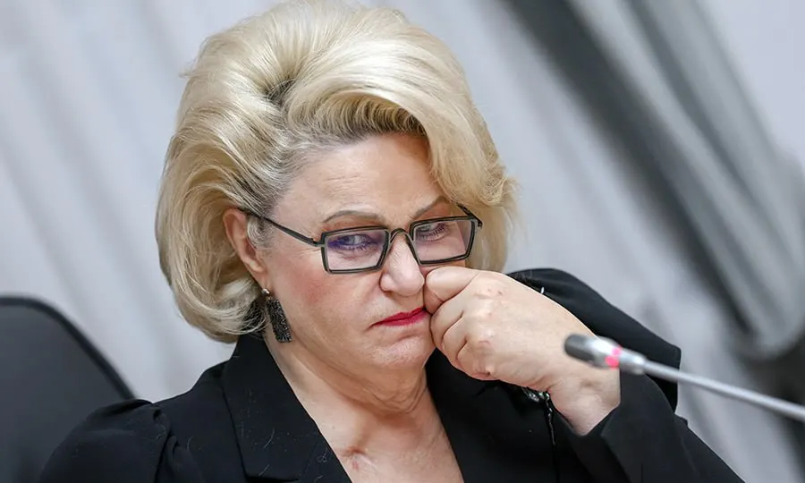 Депутат Нина Останина предложила привлечь Роскомнадзор и Минцифры для ограничения времени детей в онлайн‑играх, используя методы замедления трафика.