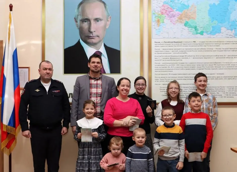 В 2025 году 1112 иностранцев воспользовались специальной визой для переезда в Россию как лица, разделяющие традиционные духовно‑нравственные ценности. Лидируют Германия, Франция и США.