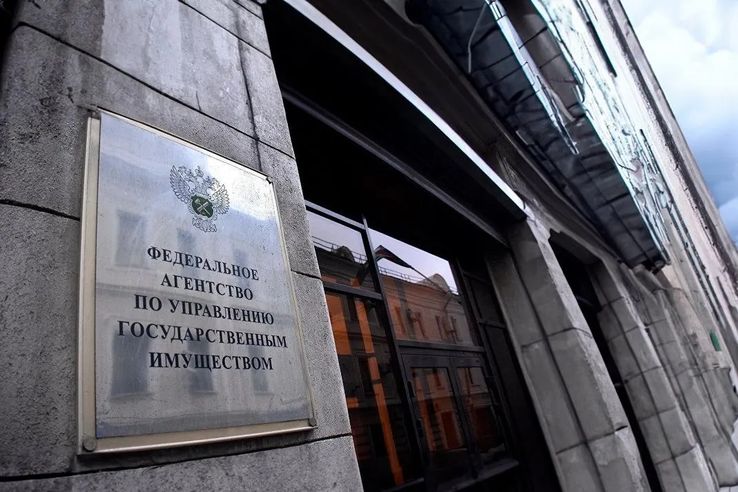 Депутаты отменили ценовой порог и полугодовую паузу между торгами, ввели реестр оценщиков и ужесточили требования к организаторам аукционов; закон начнёт действовать через 10 дней после публикации.