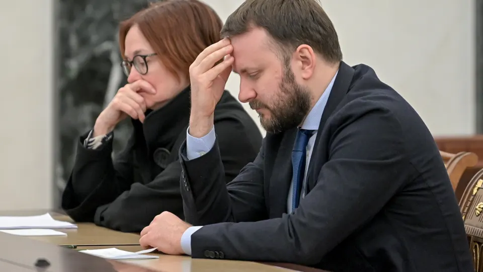 В Кремле обсуждают возможную смену руководителя Банка России и реформу его полномочий. Рассматриваются кандидаты на замену, а также вариант разделения функций регулятора между несколькими институтами.