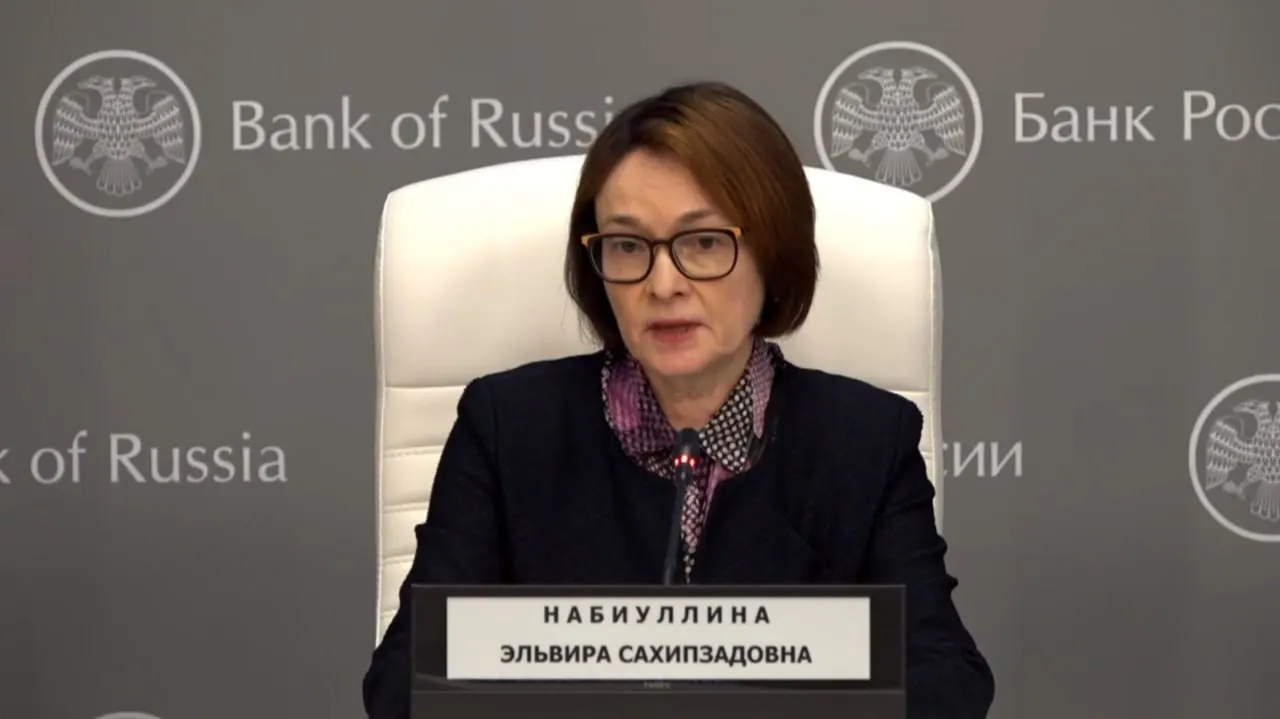 Председатель Центробанка Эльвира Набиуллина впервые появилась на публичном мероприятии после отмены её выступления на экономическом форуме. На пресс‑конференции огласили снижение ключевой ставки на 0,25 п.п. — до 14,25%.