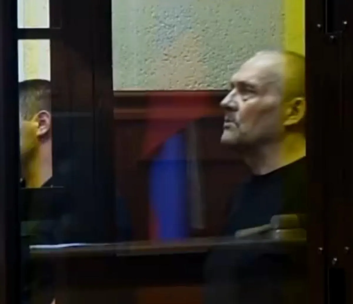 Липецкий суд признал Алексея Зайцева виновным в убийстве сотрудника военной полиции, незаконном хранении боеприпасов и угрозах; ему назначили 20 лет лишения свободы и штраф 2 млн рублей в пользу сына погибшего.