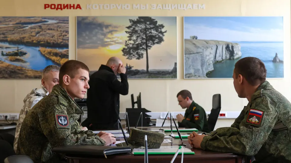С 2023 года количество новых рекламных и кадровых агентств в РФ резко увеличилось. Ряд компаний и ИП, работающих в сфере рекламы и подбора персонала, вовлечены в схему поиска контрактников для вооружённых формирований: от вербовки и доставки до выплат посредникам.