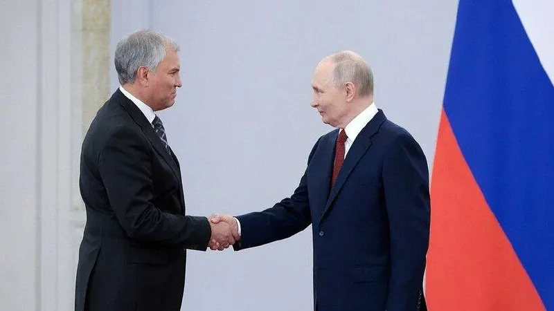 После вручения ордена «За доблестный труд» Вячеслав Володин поблагодарил президента за «развитие парламентской демократии», отметил эффективность работы Госдумы и рассказал о достижениях текущего созыва.