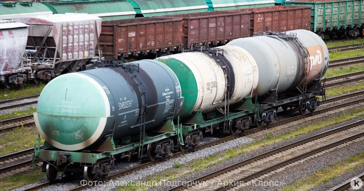 Правительство распорядилось проиндексировать тарифы с 1 октября: грузовые тарифы и плата за инфраструктуру вырастут на 8,5%, пассажирские и связанные с ними тарифы — на 9,2%.