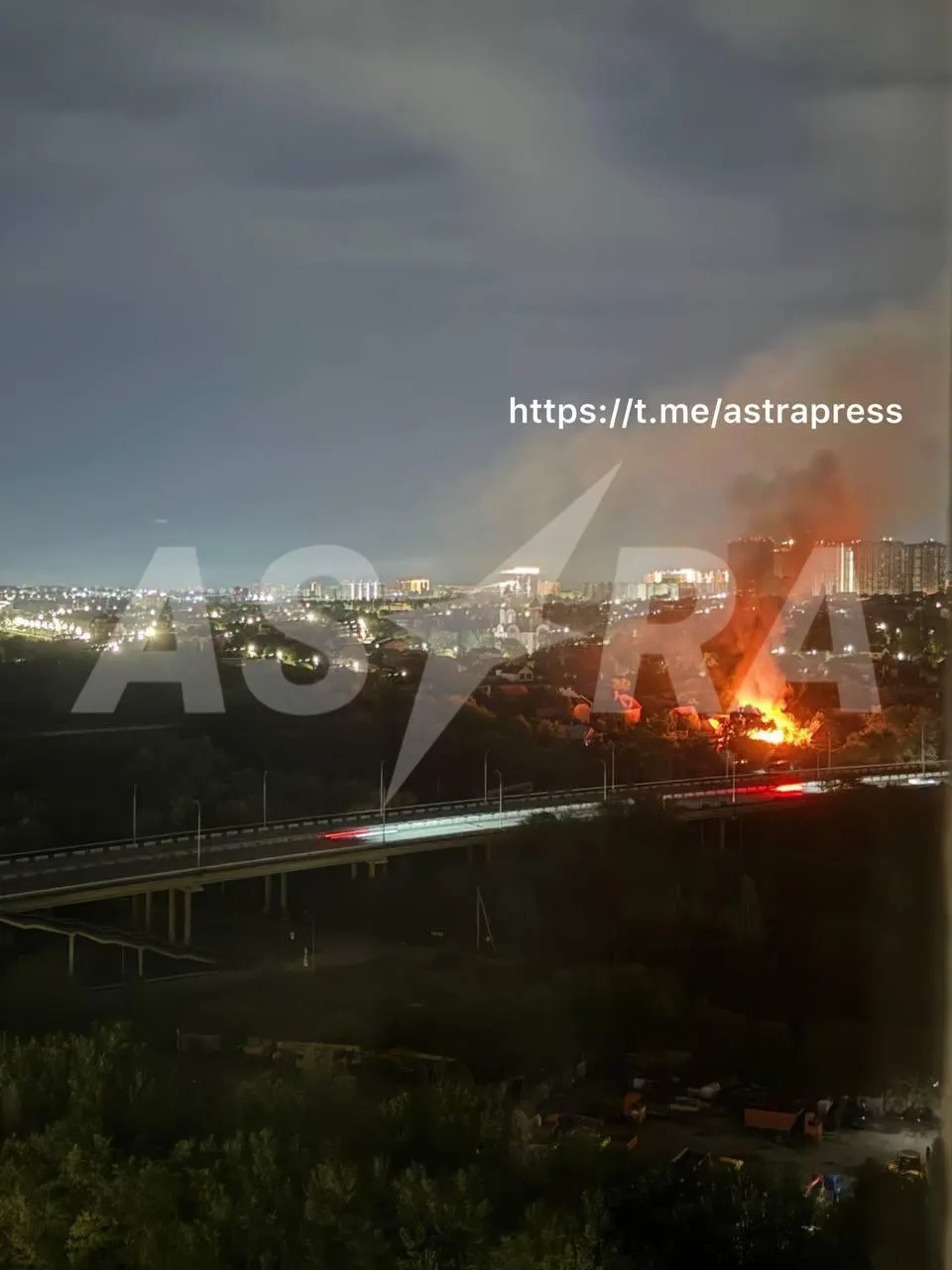 Атаки беспилотников в Белгороде и Ростове с жертвами и пожарами, российские удары по украинским регионам, рейды в петербургских ТЦ, аудиоспектакль калининградской правозащитницы и поправки в законах о мигрантах и ИИ.